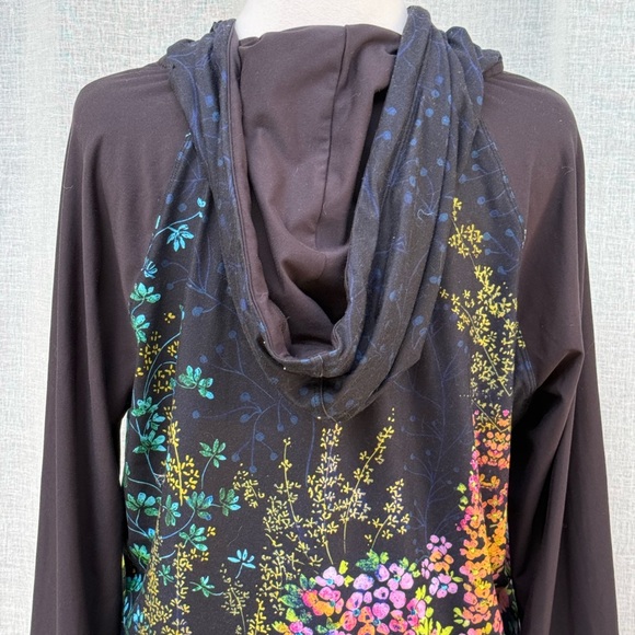 Johnny Was featherweight hooded long sleeve sweater floral - Picture 8 of 11